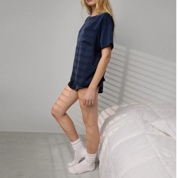 LUNYA NWOT Washable Silk TEE ONLY in Deep Blue Size L - Picture 2 of 6